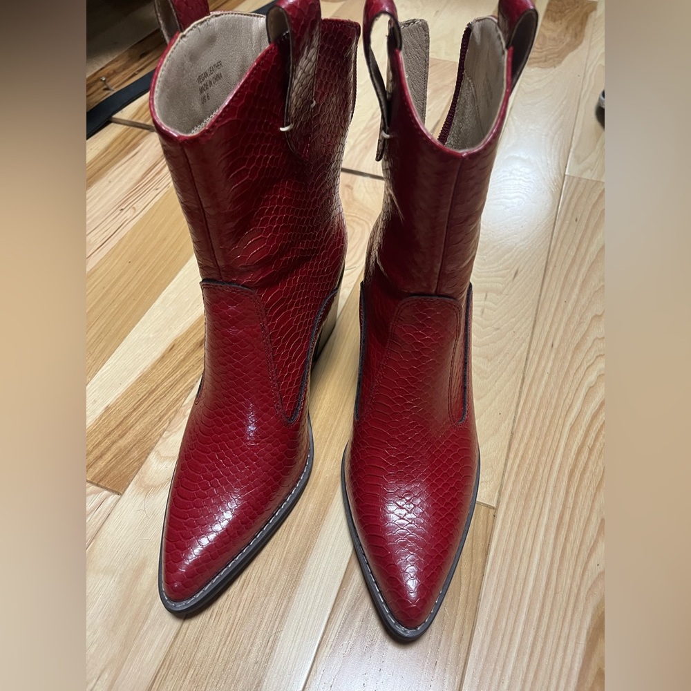 Red Textured Women's Booties -Sz 6